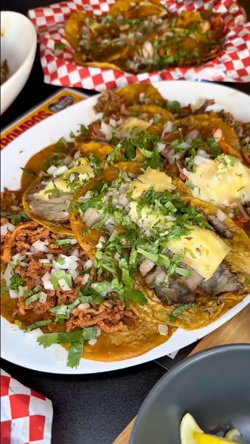 Los Trompos Tacos de Barrio